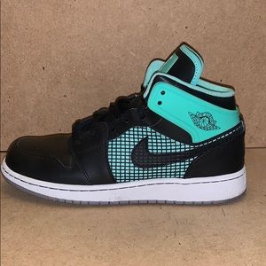 Air Jordan 1 Retro 89 gs Green Glow Size 7Y